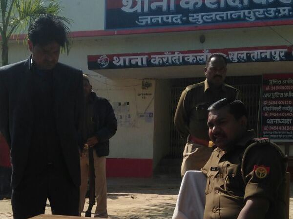 police arrest a man who fraud with his wife says he is a policeman in sultanpur