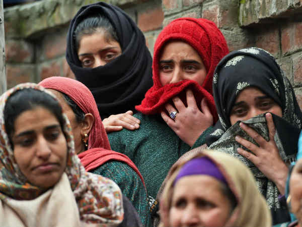 नम आंखों से दी गई विदाई 