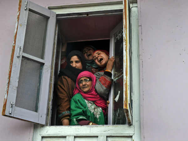 आर्मी ऑफिसर ने भी दी श्रद्धांजलि 