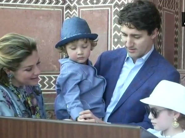 ताज को बताया दुनिया की खूबसूरत इमारत ताज को बताया दुनिया की खूबसूरत इमारत