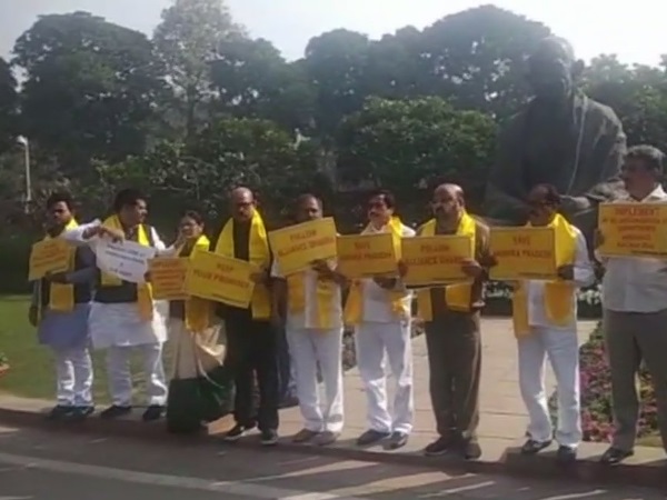 नया वित्तीय पैकेज जारी करने की मांग की नया वित्तीय पैकेज जारी करने की मांग की