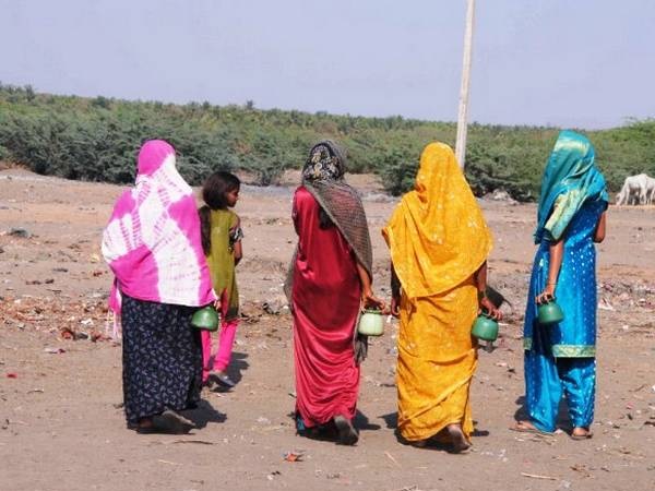 जिला कलेक्टर ने स्वीकार कई गांव में शौचालय का काम संभव नहीं