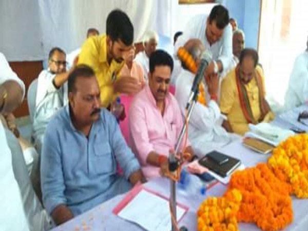 सहजनवां से उनके नाम की चर्चा चली थी