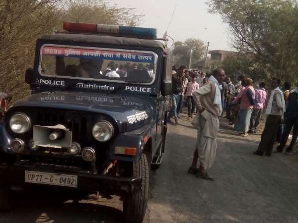 पेड़ पर लटका हुआ मिला था शव पेड़ पर लटका हुआ मिला था शव