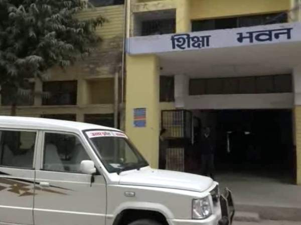 सीसीटीवी की निगरानी में परीक्षा