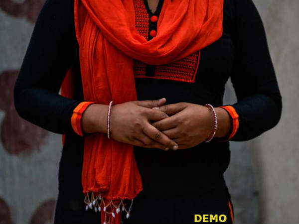 पति मारता था और उसने 60 हजार में बेच दिया पति मारता था और उसने 60 हजार में बेच दिया