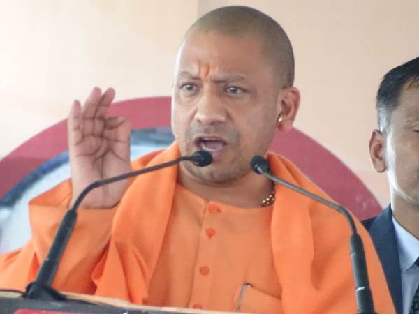 Ruckus of a woman in CM Yogi's programme in Rampur.