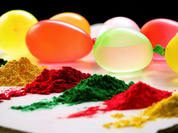 फिर छात्राओं पर फेंका गया वीर्य से भरा गुब्बारा