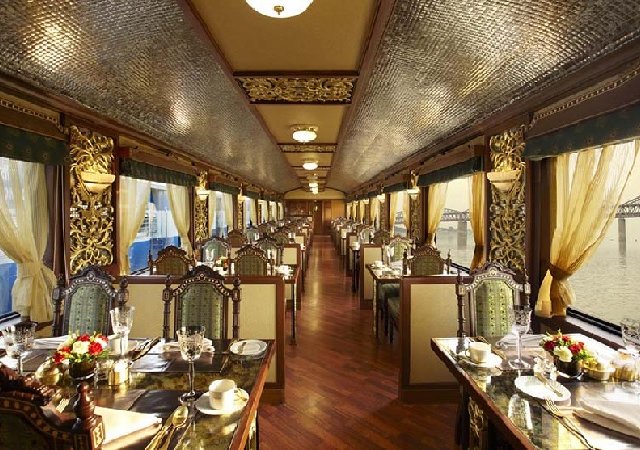 यात्रियों की संख्या लगातार घटती 