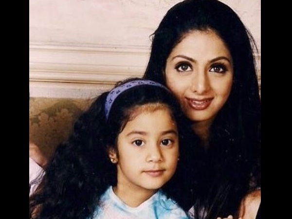 जल्द बॉलीवुड में एंट्री करेंगी जाह्नवी