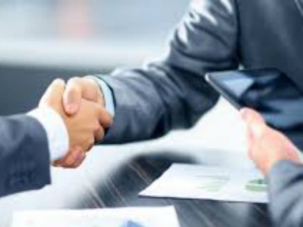 फर्नीचर लकड़ी का होना सबसे बेहतर