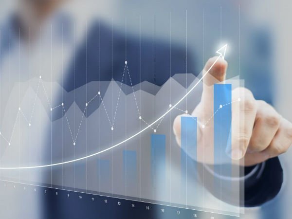 मेटल या प्लास्टिक फर्नीचर का इस्तेमाल न करें