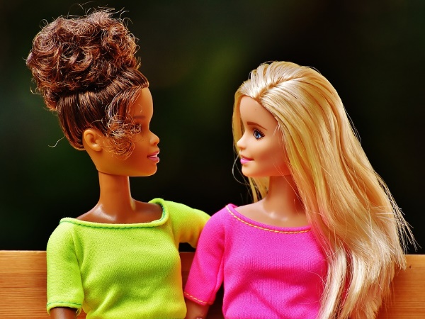 छात्राओं से लिखवाया, 'मैं लेस्बियन हूं'