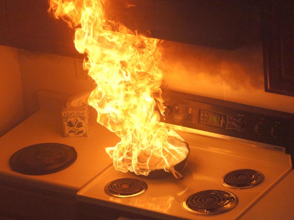 बिना पानी के चढ़ा दिया पास्ता