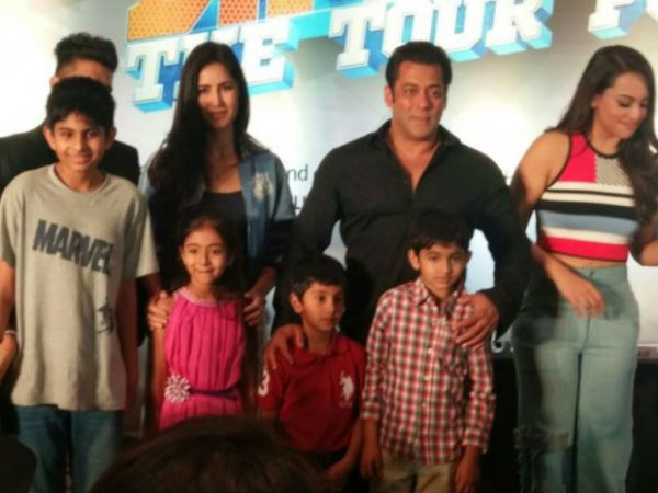 रवि किशन ने भी की मदद