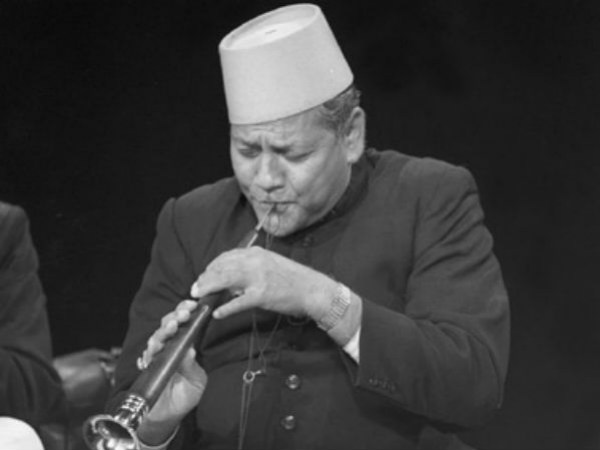 लाल किले पर बजाई शहनाई 