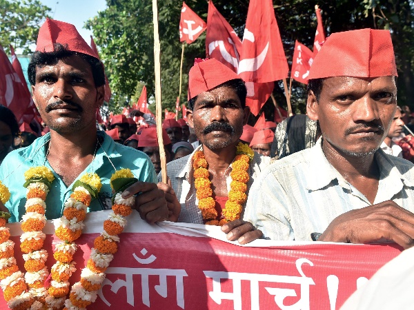 सशर्त ऋणमाफी से कम नहीं हुई मुसीबत