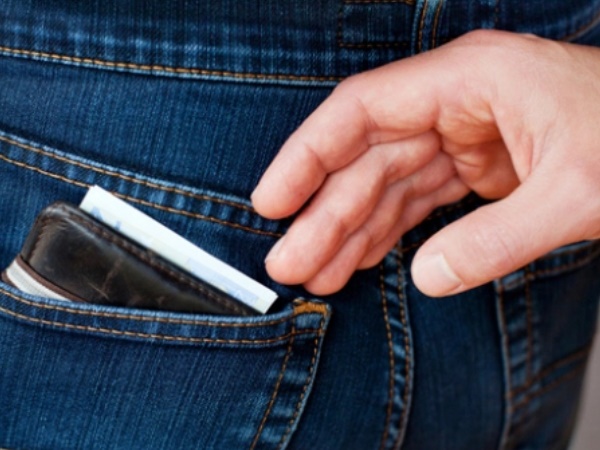 मेट्रो में गायब हो गया गुरप्रीत का पर्स मेट्रो में गायब हो गया गुरप्रीत का पर्स