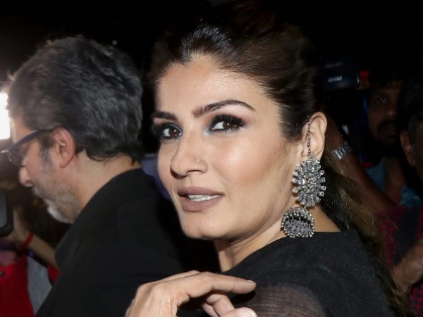 रवीना ने कहा, 'लोग क्लिक करे थे सेल्फी'