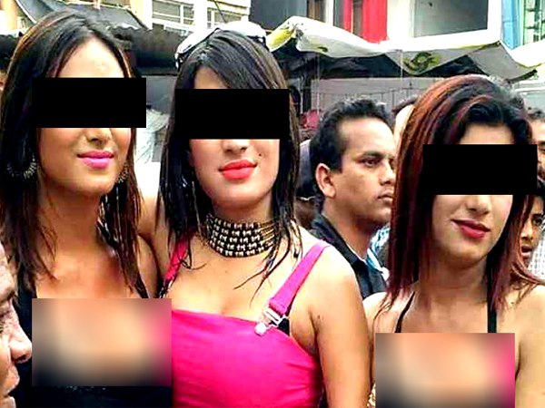 कुछ पुलिसवालों ने खींची तस्‍वीर और सोशल मीडिया पर डाल दी