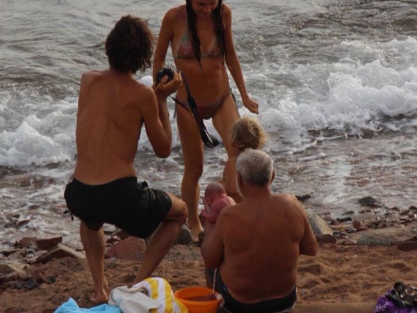 महिलाओं में बढ़ा पानी में जन्म का चलन