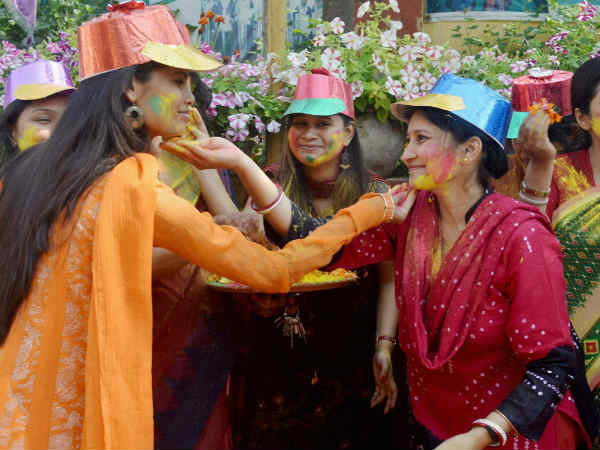 देशभर में रंगों का पर्व होली पूरे हर्षोल्लास के साथ मनाया जा रहा है