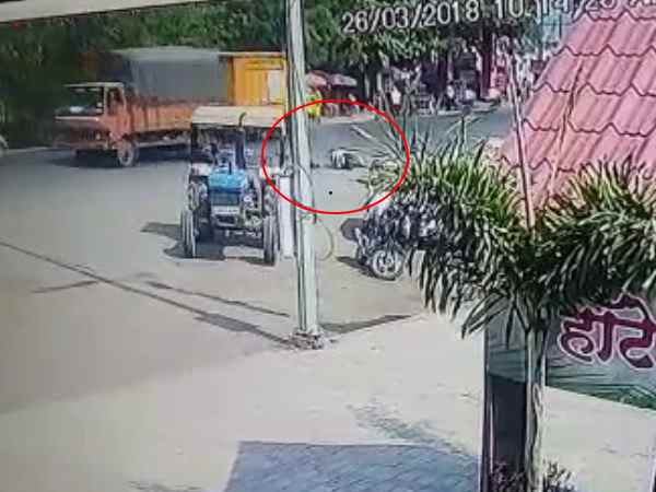 Two killed in road accident in Pune, incident caught on CCTV Two killed in road accident in Pune, incident caught on CCTV