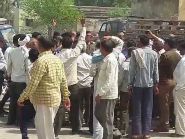 परिजनों ने लगाया जाम