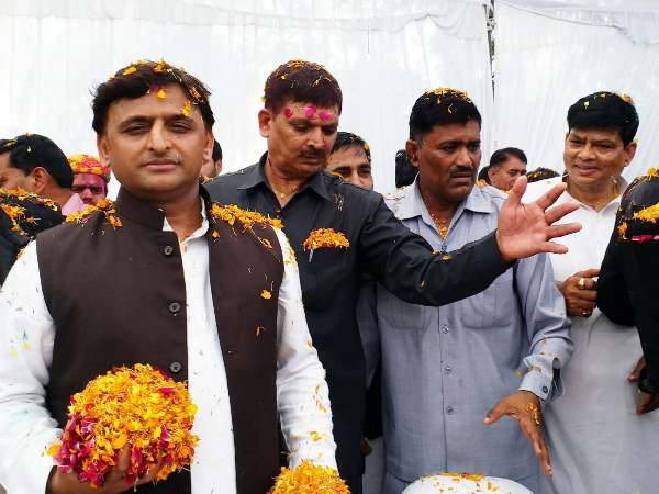 शिवपाल ने अखिलेश पर साधा निशाना