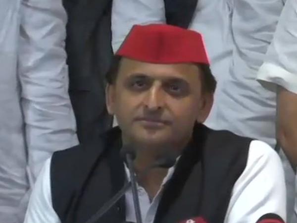 गठबंधन पर बात को टाल गए अखिलेश