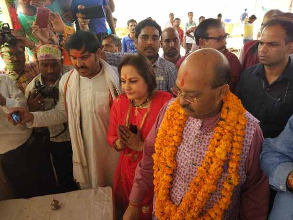 हाथी को कुचलकर साइकिल आगे बढ़ी