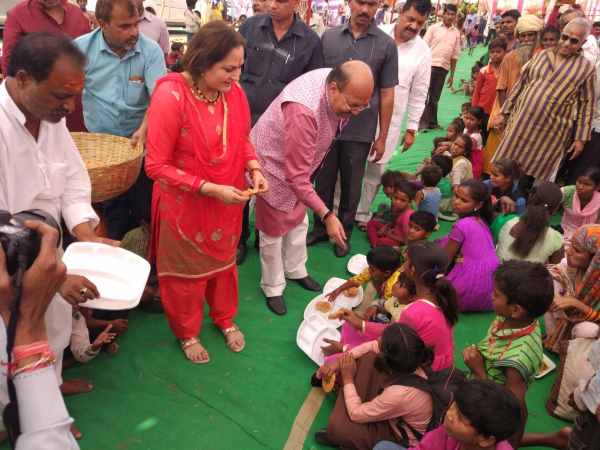 नरेश अग्रवाल पर साधा निशाना