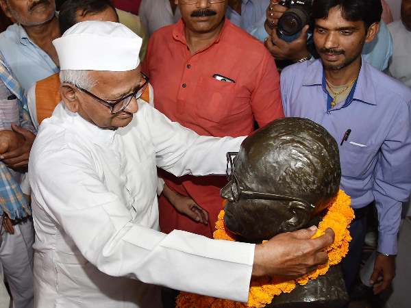 अन्ना आंदोलन के बाद राजनीति नहीं कर सकेंगे सदस्य!