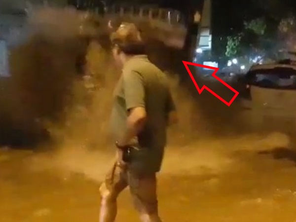 पानी से प्रेशर से हवा कई फुट तक उड़ी कार, लोगों में मची भगदड पानी से प्रेशर से हवा कई फुट तक उड़ी कार, लोगों में मची भगदड