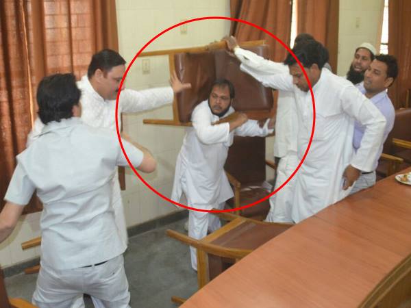 baghpat nagarpalika parishad two ward member fight with each other baghpat nagarpalika parishad two ward member fight with each other