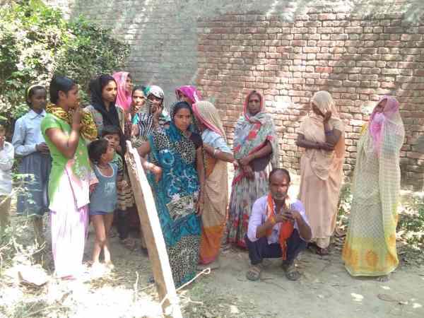 5 लोगों के खिलाफ दी तहरीर 5 लोगों के खिलाफ दी तहरीर