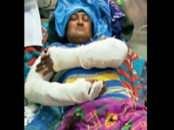 मां की उंगलियां काटीं, बेटे का हाथ तोड़ा