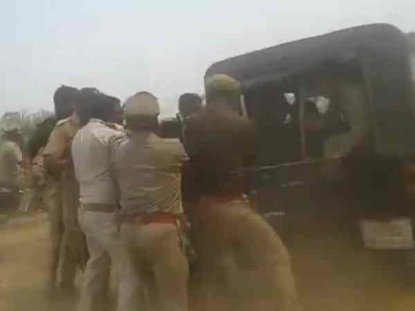 पुलिस ने चार लोगों को लिया हिरासत में