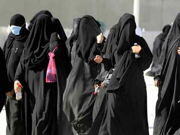 दो साल बाद दिया तलाक