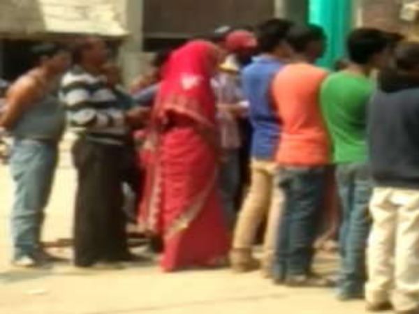 किसी ने सोशल मीडिया पर डाल दिया वाकये का वीडियो