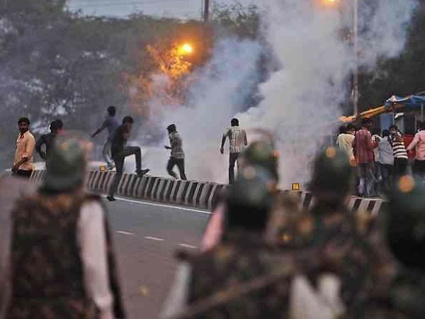मुस्लिम बाहुल्य मोहल्ले में हुई पत्थरबाजी
