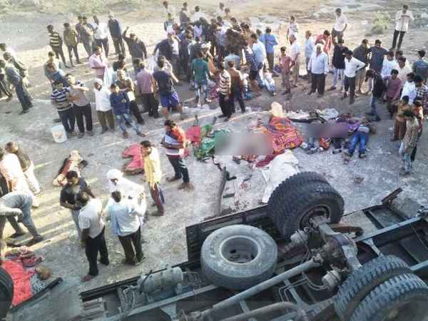 gujarat bhavnagar accident pictures many people dead 