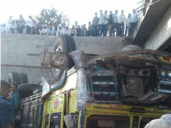 gujarat bhavnagar accident pictures many people dead 