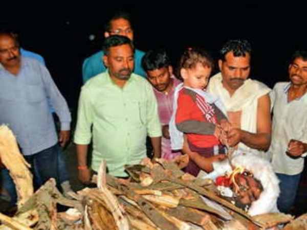 गांव में मायूसी का माहौल