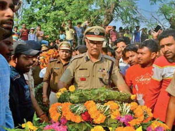 गांव में लगे गगनभेदी नारे