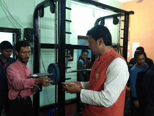 एक जिम इंस्‍ट्रक्‍टर रहे हैं बिप्‍लब