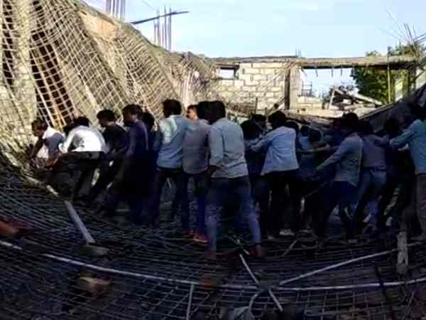 labourers trapped after ceiling of an under construction building falls in Bulandshahr