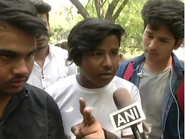 छात्रों ने किया प्रदर्शन