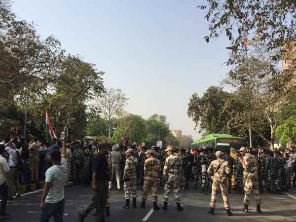 SSC छात्रों और दिल्ली पुलिस में टकराव, कई जगह लाठीचार्ज