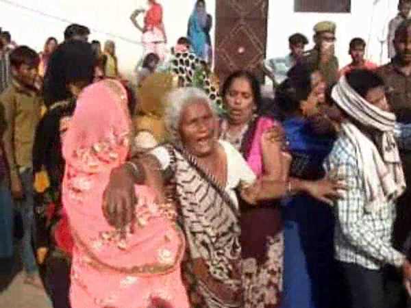 पुराने घर पर होली खेलने गए थे